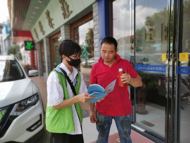 三鄉(xiāng)鎮(zhèn)開展“禁毒宣傳入商鋪，全民健康我守護(hù)”親子禁毒宣傳活動(dòng)圖片4.jpg
