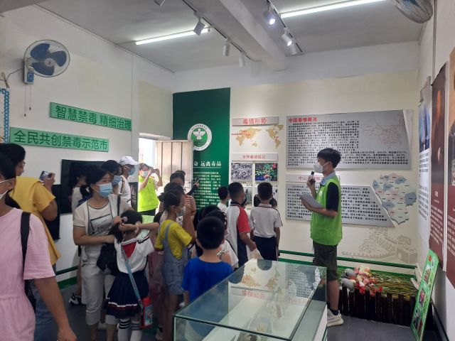 三鄉(xiāng)鎮(zhèn)開展“拒絕毒品，你我同行“禁毒教育基地參觀活動(dòng)照片1.jpg