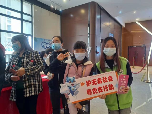 三鄉(xiāng)鎮(zhèn)開展“禁毒宣傳進影院，禁毒知識入民心”宣傳活動圖片2.jpg