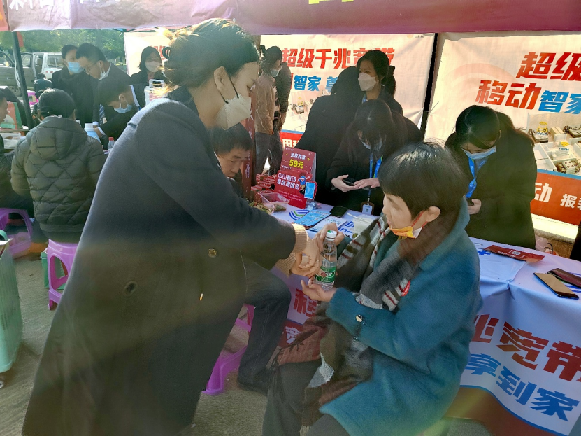 (外媒)助力企業(yè)復(fù)工復(fù)產(chǎn),中山移動(dòng)全力服務(wù)返崗務(wù)工人員(1)332.png
