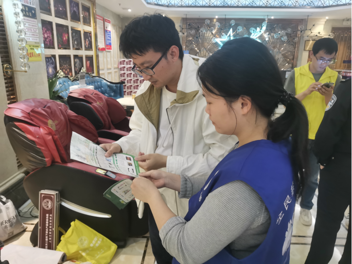 阜沙鎮(zhèn)禁毒信息〔2023〕第80期--阜沙禁毒宣傳走進(jìn)娛樂場所（2023.3.28）369.png